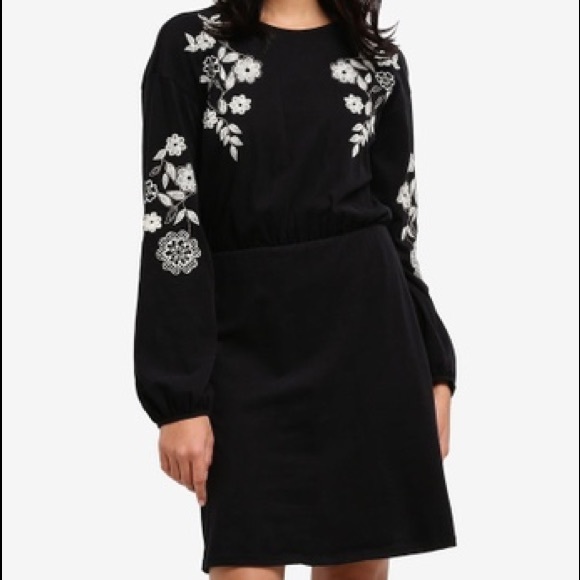 🌸NWT TOPSHOP SUPER SOFT EMBROIDERED BOHO DRESS! - Picture 4 of 8